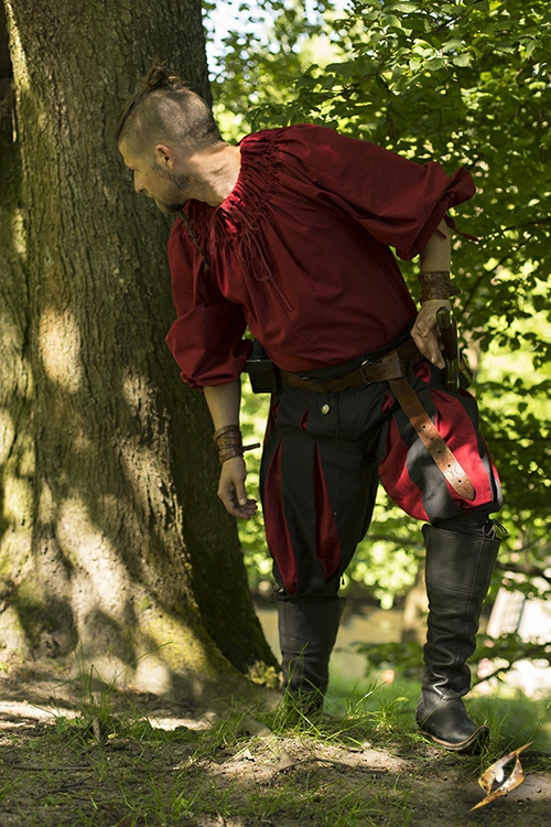 Chemise à encolure froncée en rouge 4