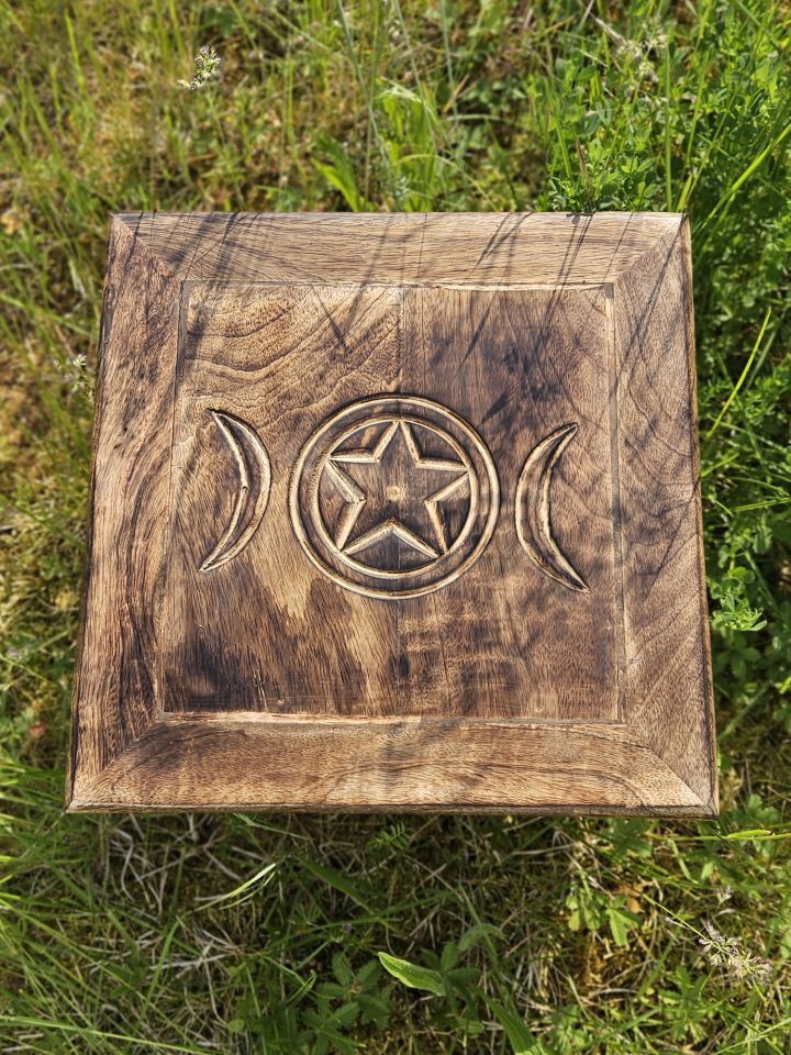 Petite table "Triple Moon" en bois de manguier 4