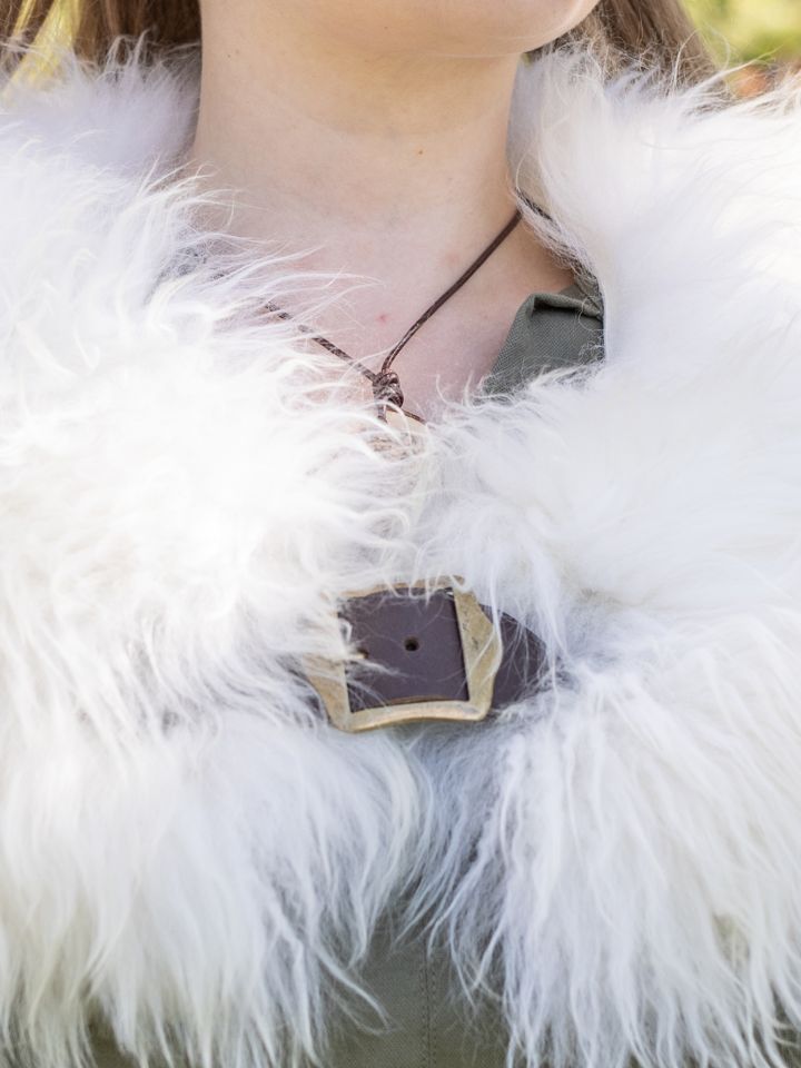 Capelet long en fourrure blanche 4