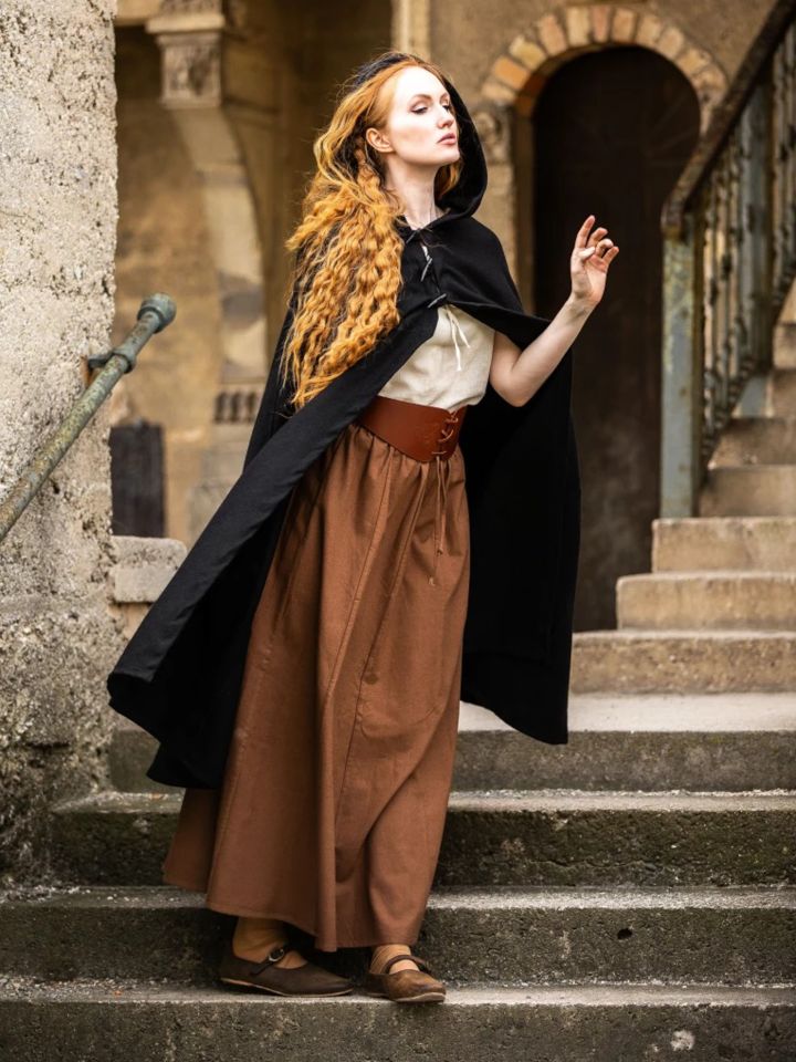 Cape avec longs boutons en noir 4