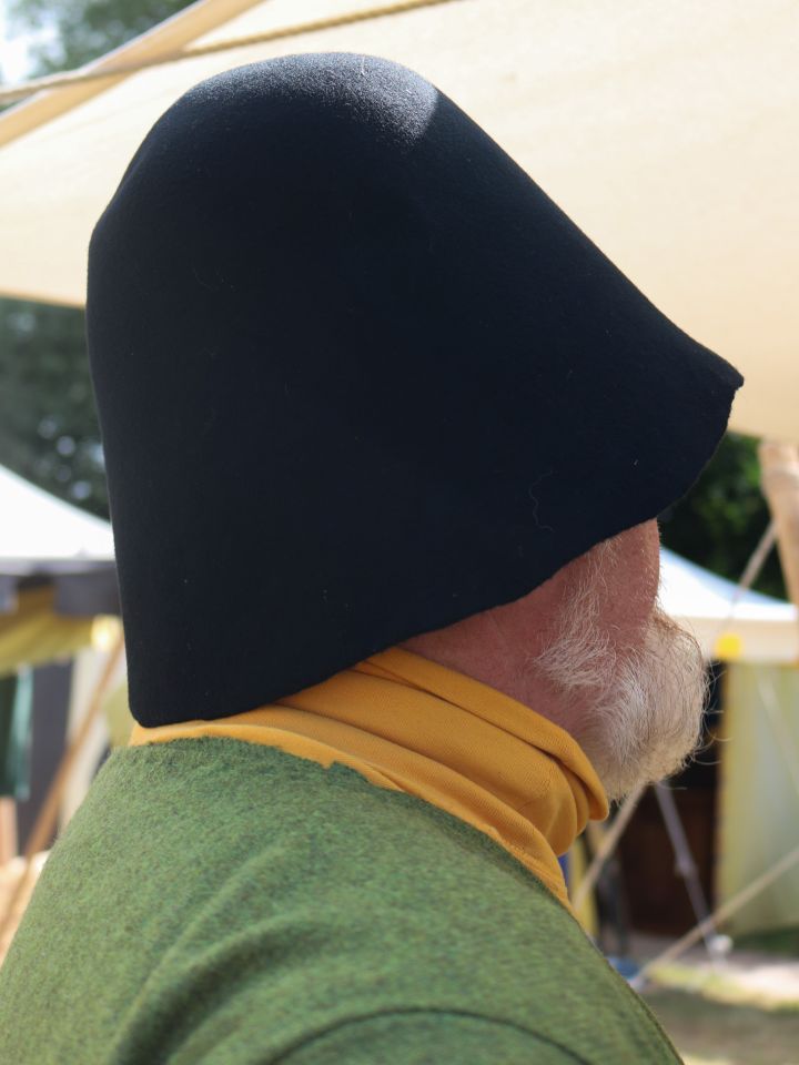 Chapeau médiéval de feutre noir pour pèlerins 4