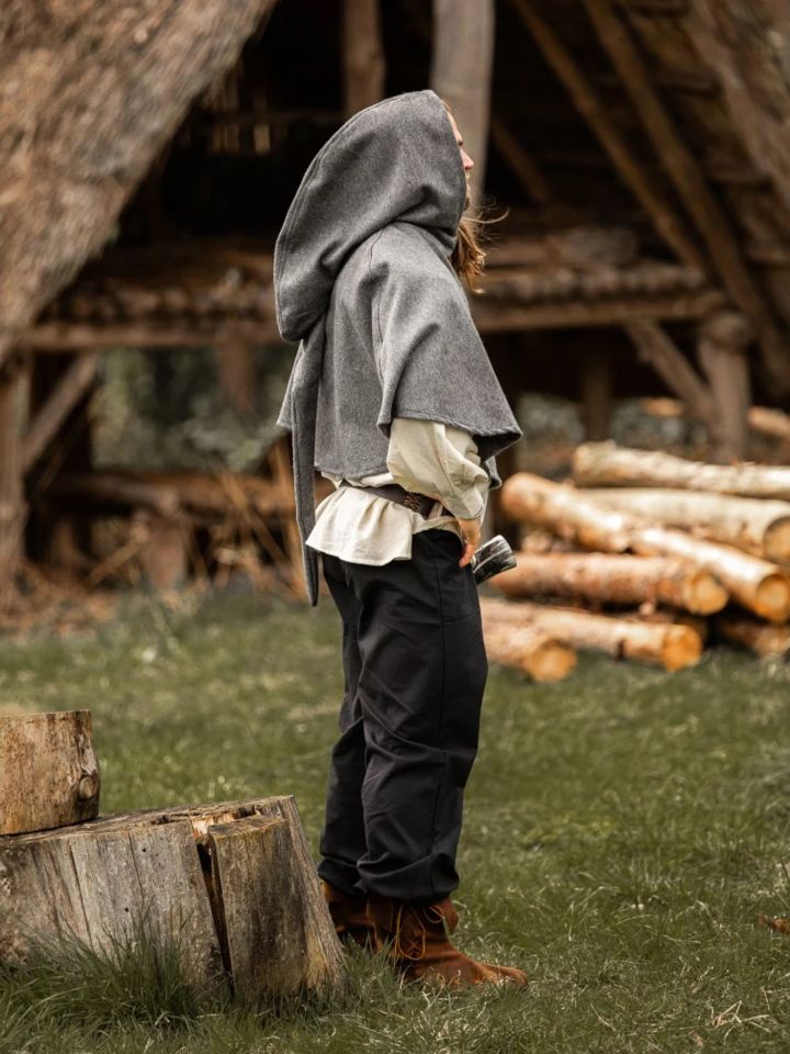 Capuchon en laine feutrée en gris 4