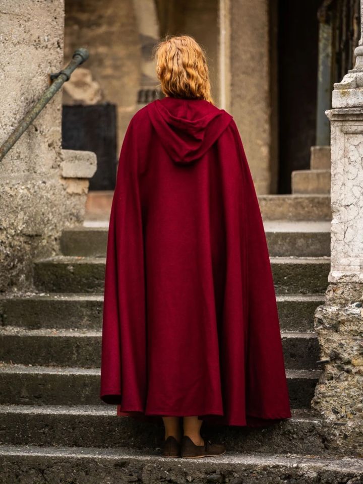Cape unisexe en laine rouge 4