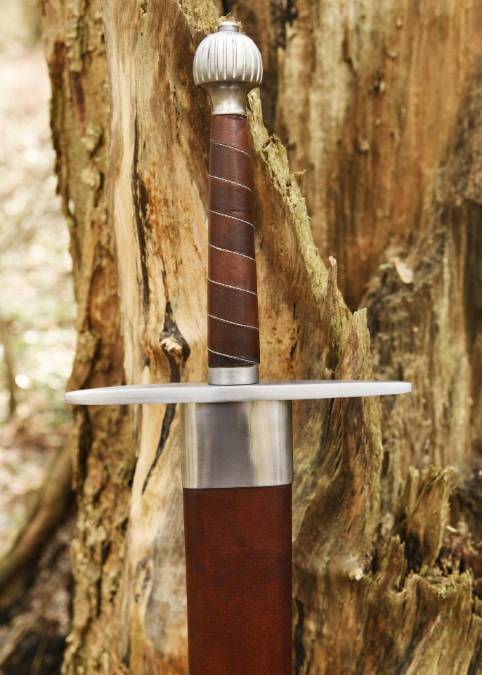 Longue épée avec fourreau 5
