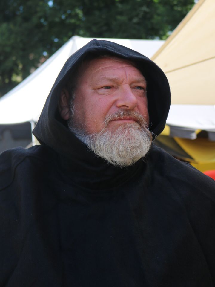 Capuchon en laine feutrée en noir 5