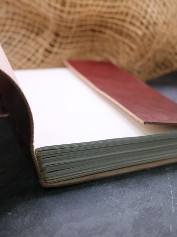 Carnet d'écriture relié en cuir 5