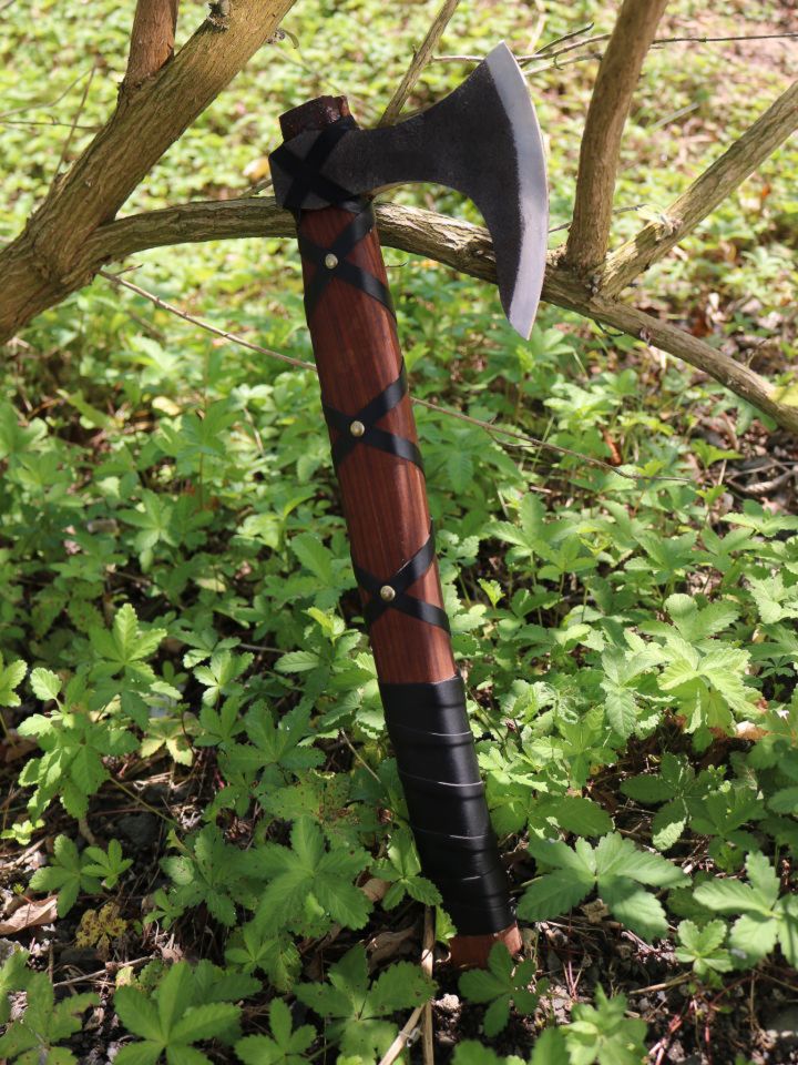 Petite hache Viking avec bandes de cuir 5
