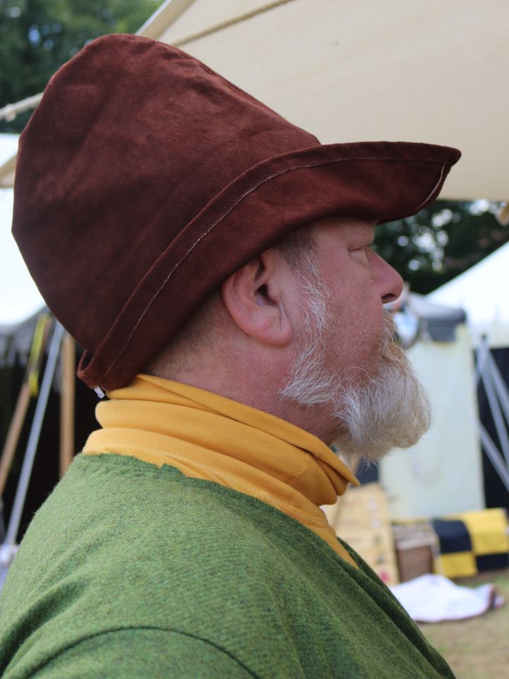 Chapeau de Robin des Bois en cuir marron 5