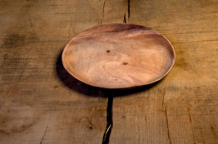Lot de quatre assiettes plates en bois d'acacia 4