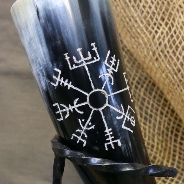 Corne à boire avec gravure "Compas de Vegvisir" 0,5 l 5