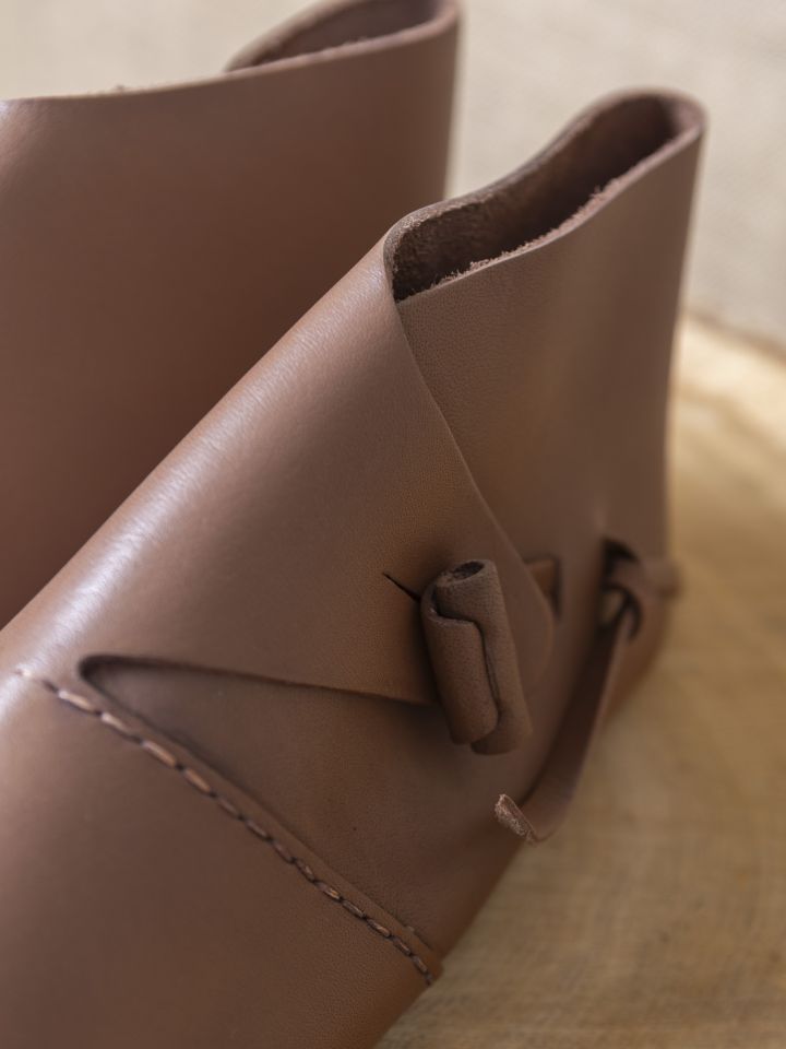 Chaussures du début du Moyen Âge avec rabat à laçage 37 5