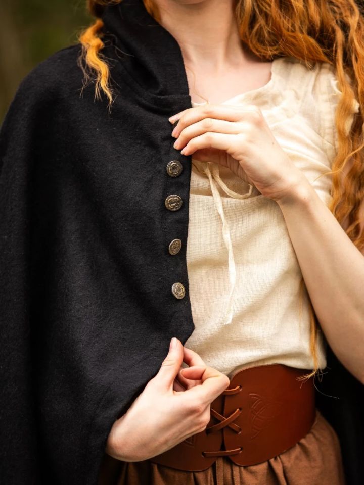 Cape avec boutons métalliques  en noir 6