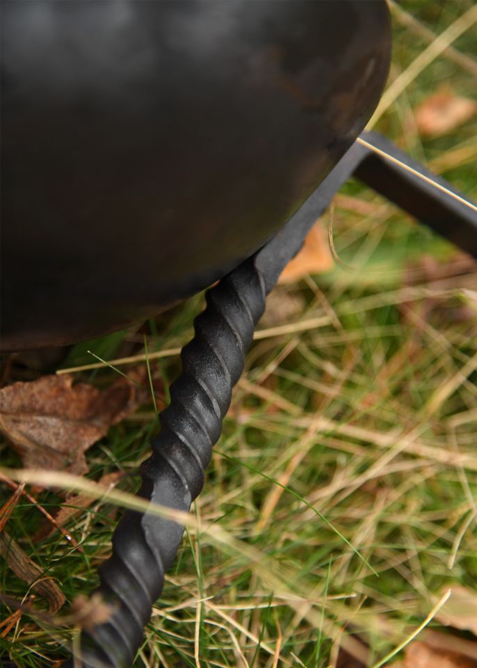 Poêle à frire tripode forgée à la main 6