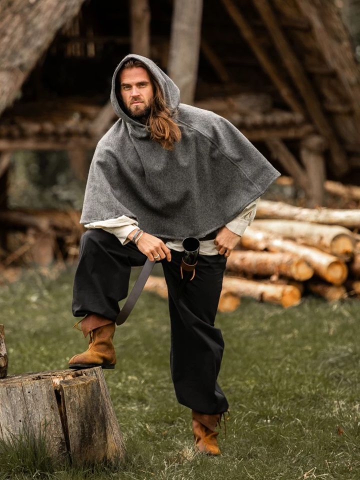 Capuchon en laine feutrée en gris 6
