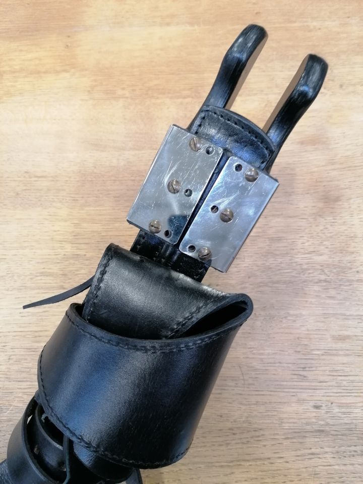 Support dorsal pour épées LARP noir 7