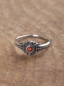 Bague Viking en argent avec pierre en zircon rouge 50