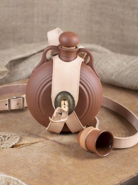 Bouteille en argile émaillée avec sangle en cuir et petite tasse